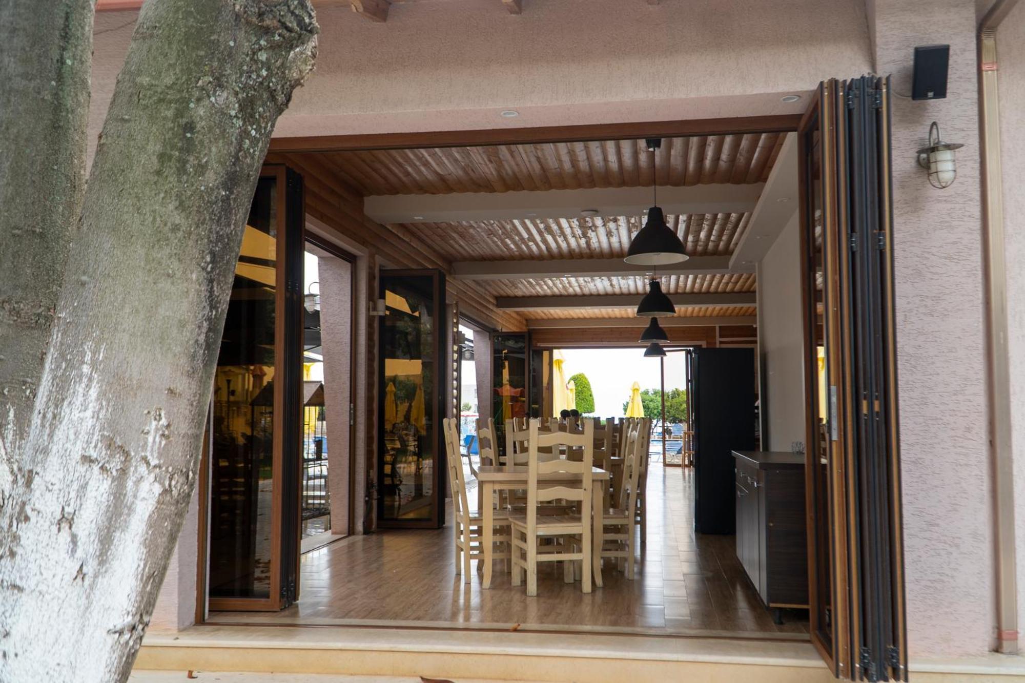 Hotel Mediterrane Sarandë 외부 사진