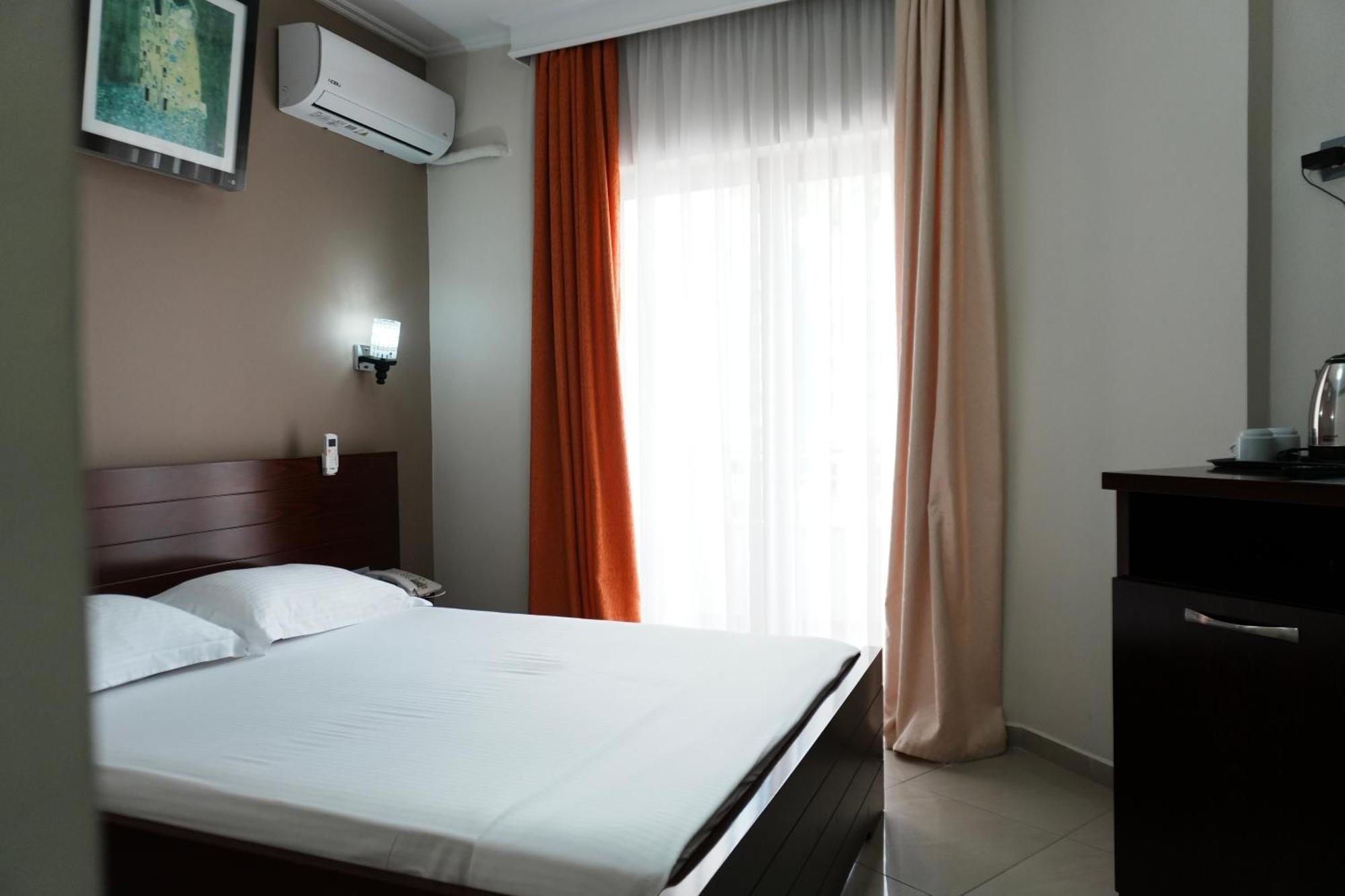 Hotel Mediterrane Sarandë 외부 사진