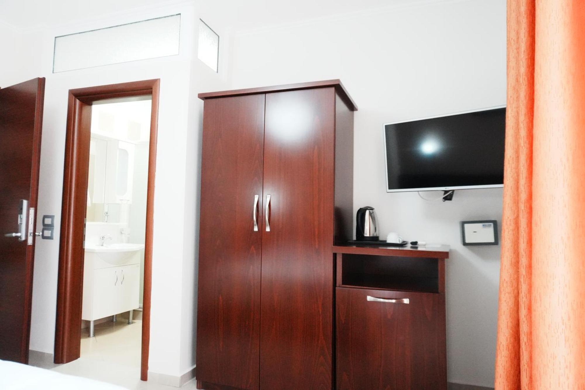 Hotel Mediterrane Sarandë 외부 사진