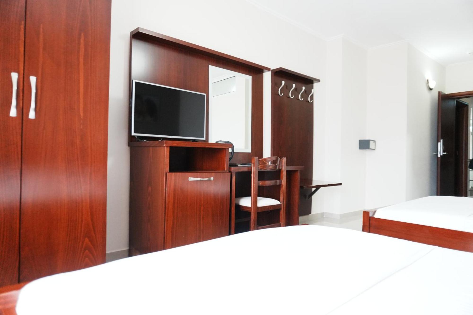 Hotel Mediterrane Sarandë 외부 사진
