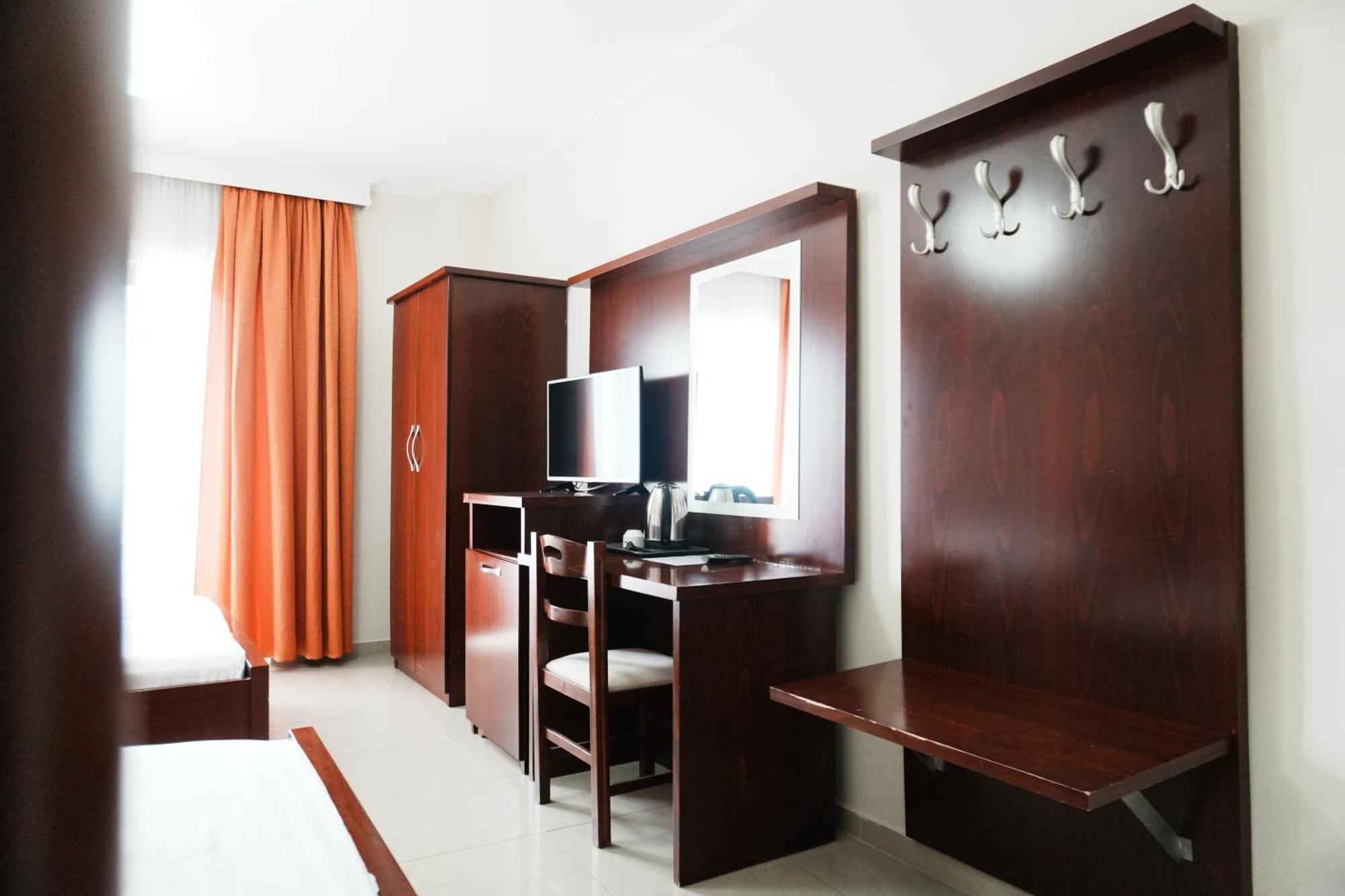 Hotel Mediterrane Sarandë 외부 사진