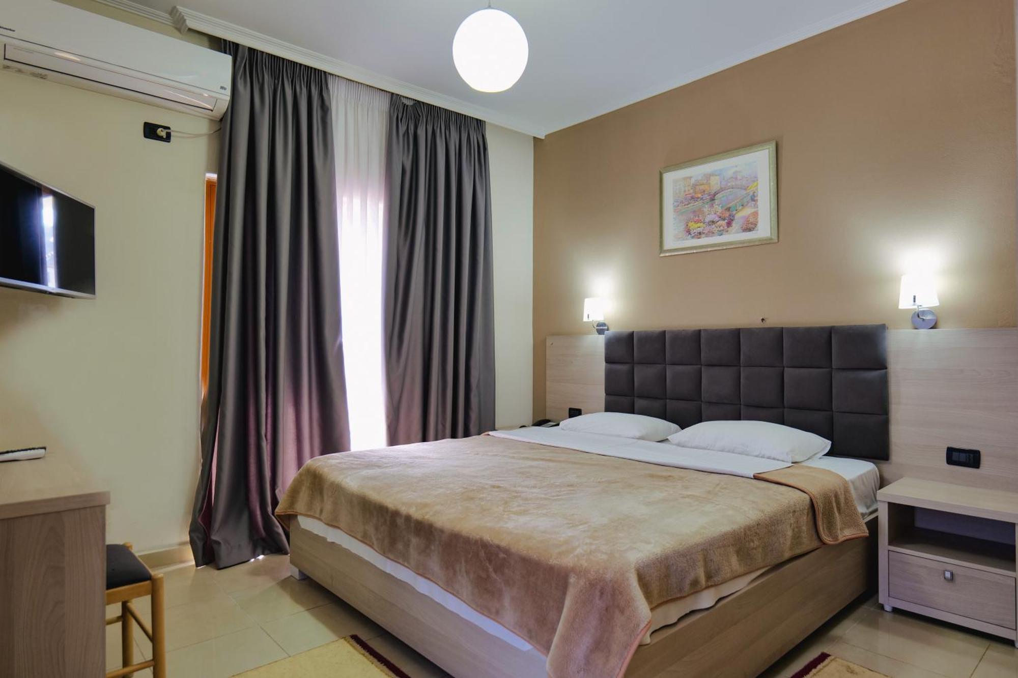 Hotel Mediterrane Sarandë 외부 사진