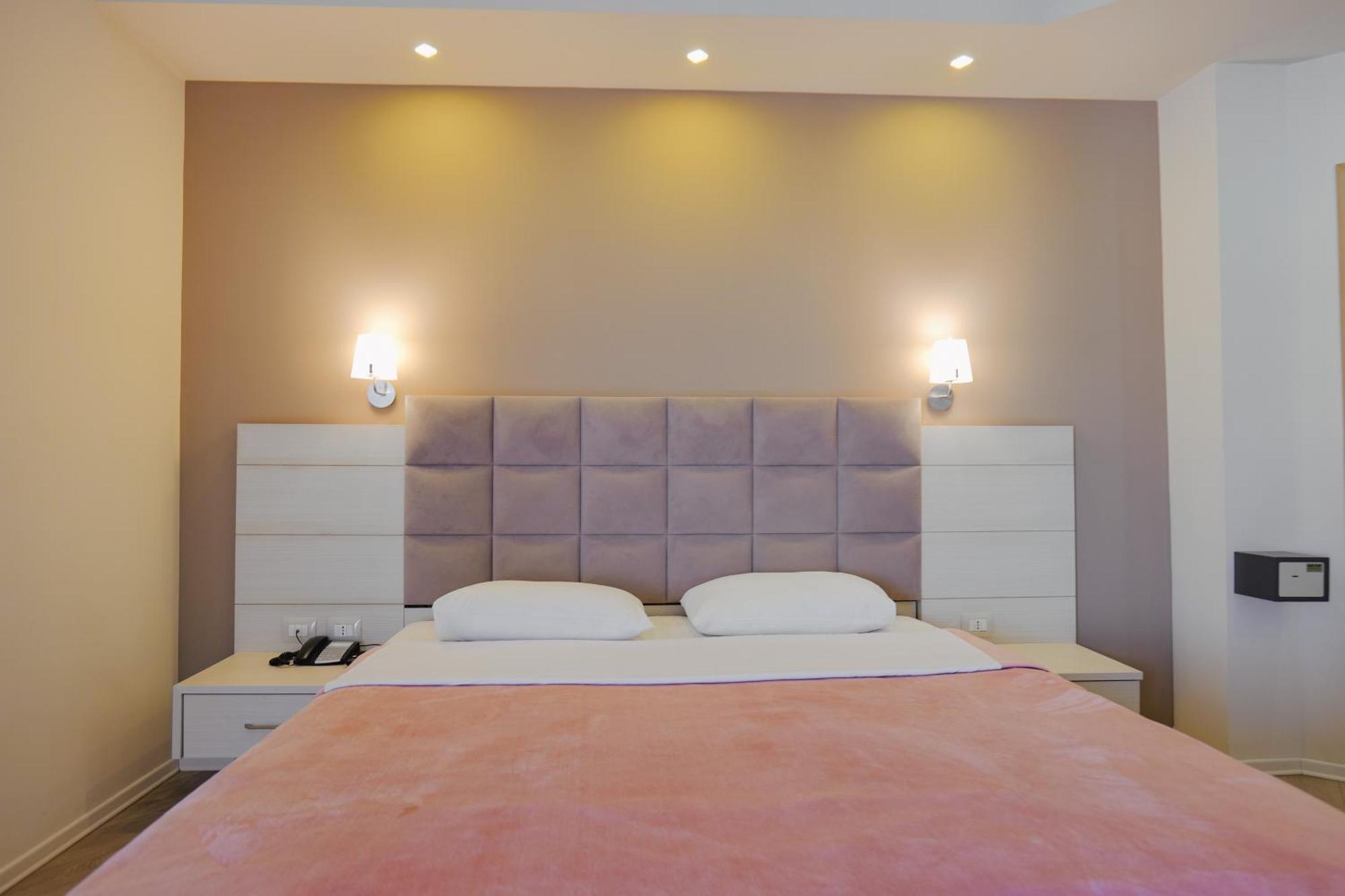 Hotel Mediterrane Sarandë 외부 사진