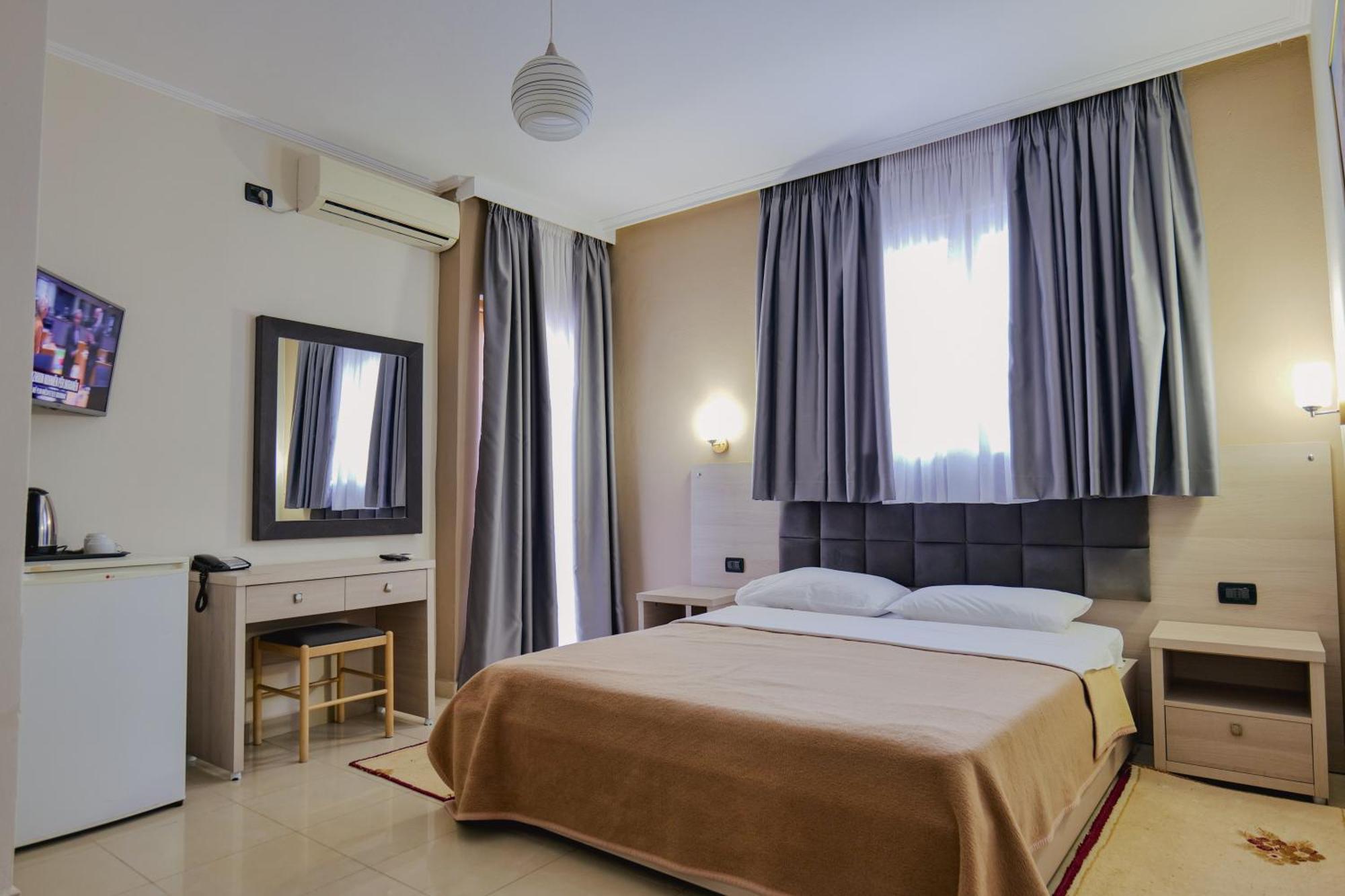 Hotel Mediterrane Sarandë 외부 사진