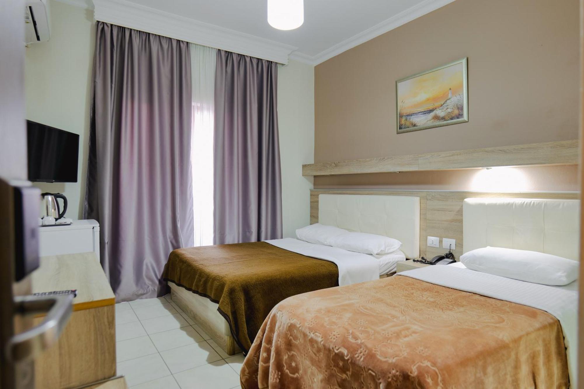 Hotel Mediterrane Sarandë 외부 사진