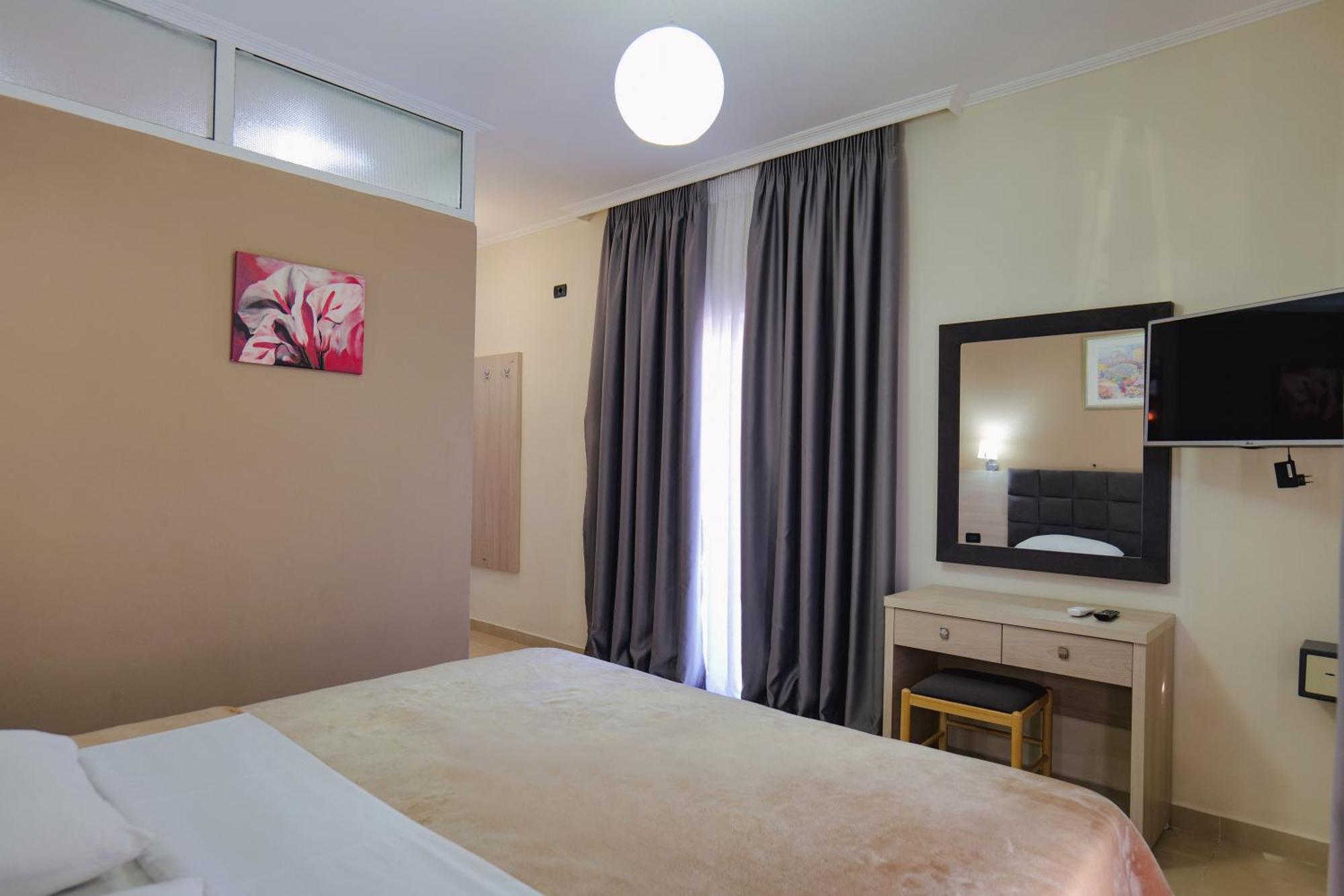 Hotel Mediterrane Sarandë 외부 사진