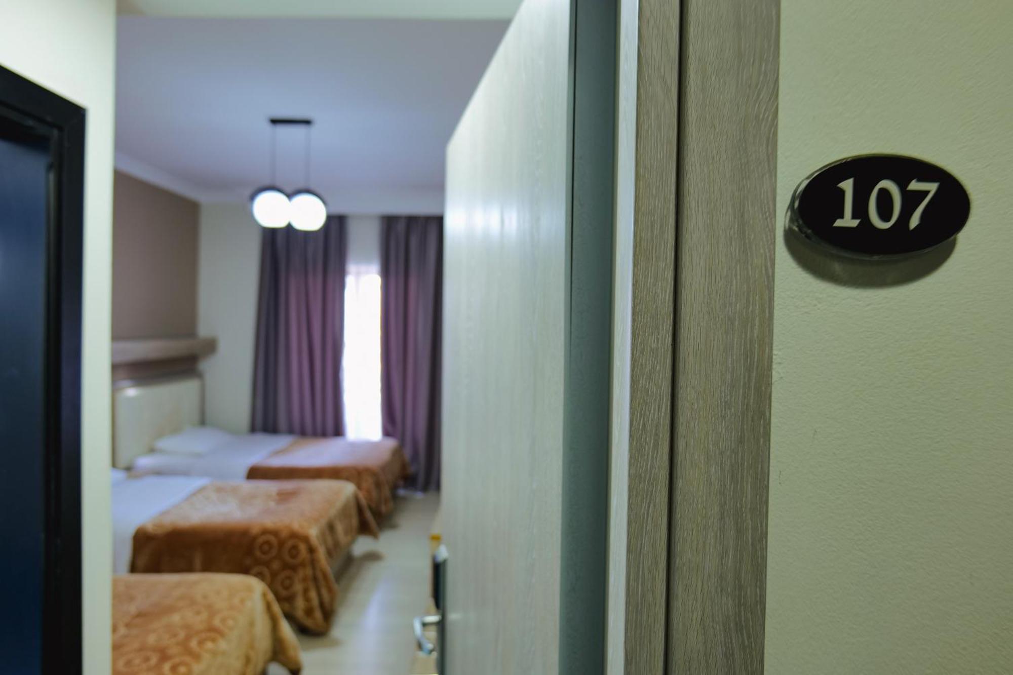 Hotel Mediterrane Sarandë 외부 사진