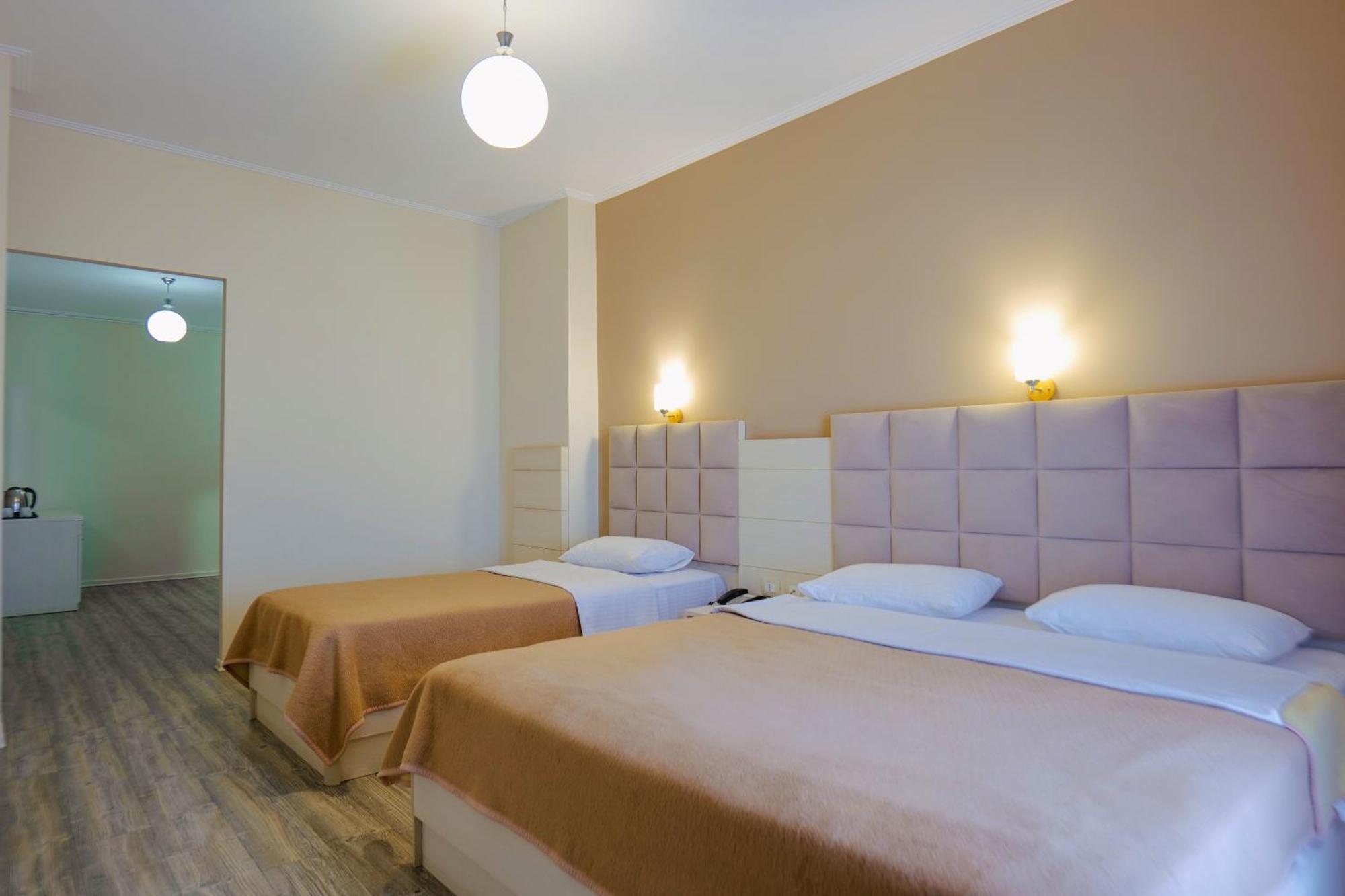 Hotel Mediterrane Sarandë 외부 사진