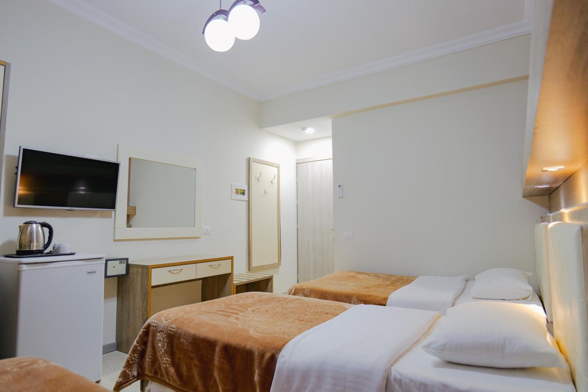 Hotel Mediterrane Sarandë 외부 사진
